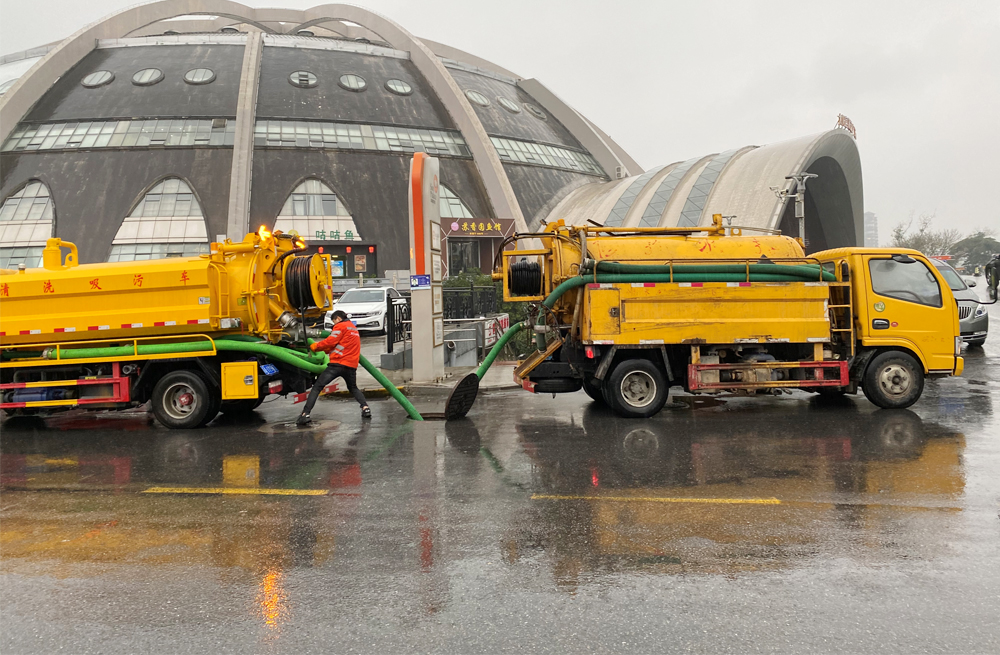 271赛虹桥商场管道清淤
