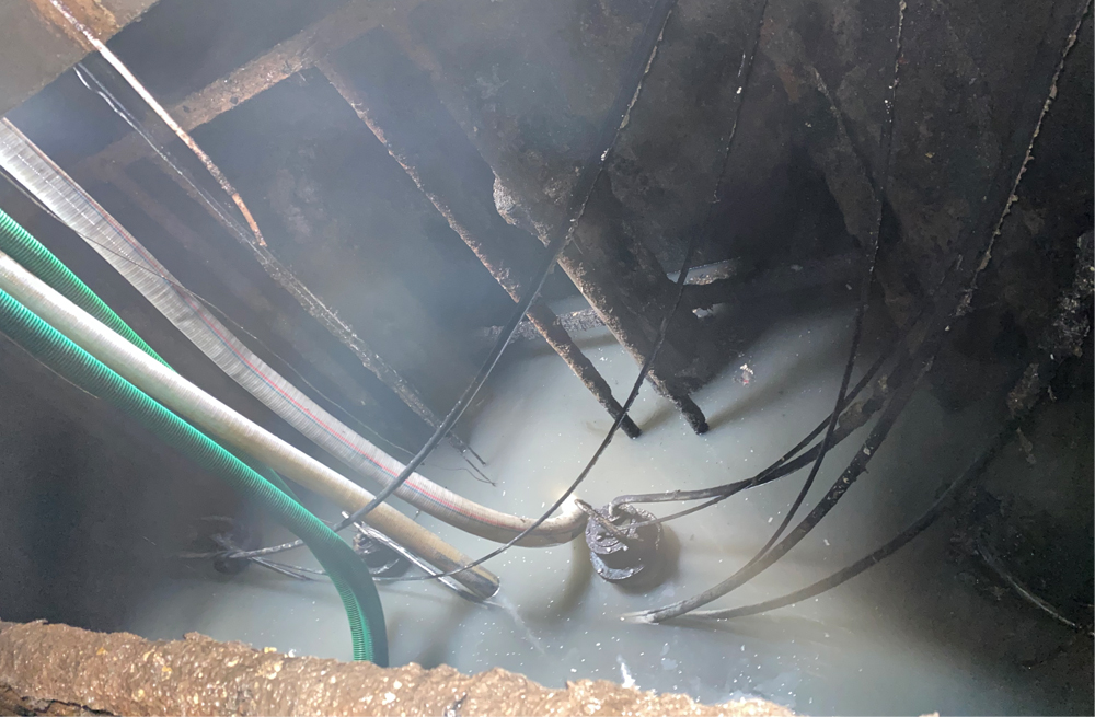272赛虹桥商城污水池清运
